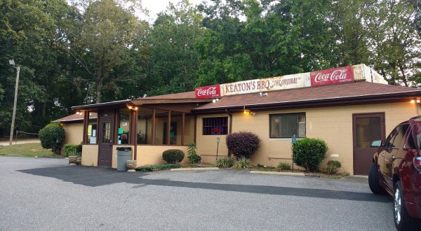 This Restaurant In North Carolina Doesn’t Look Like Much – But The Food Is Amazing