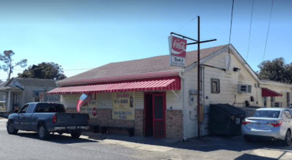 This Restaurant In New Orleans Doesn’t Look Like Much – But The Food Is Amazing