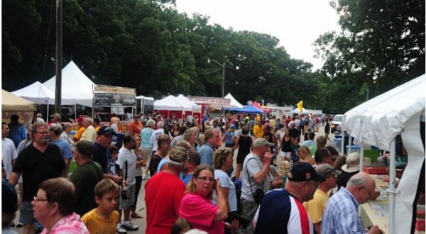 The Epic Outdoor Food Fest In Iowa You Simply Cannot Miss