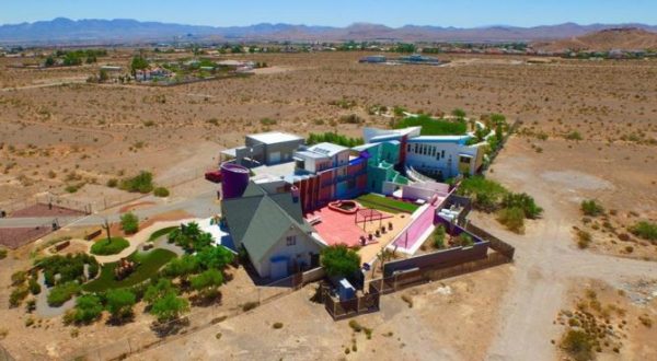 Most People Don’t Know The Intriguing Stories Behind These 10 Unusual Nevada Houses