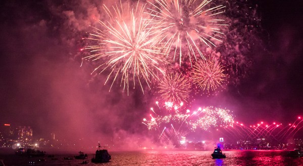 You Won’t Want To Miss These Incredible Fireworks Shows In Massachusetts This Year
