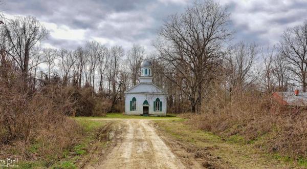 This Ghost Town Chapel In Mississippi Is Hauntingly Beautiful