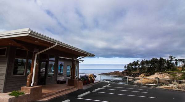 This Incredible Seafood Restaurant Is Located In The Most Spectacular Oregon Coast Setting