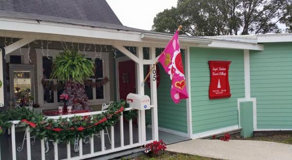 Visit This Store In Florida For An Awesome Christmas In July