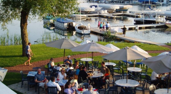 These 15 Beachfront Restaurants In Wisconsin Are Out Of This World