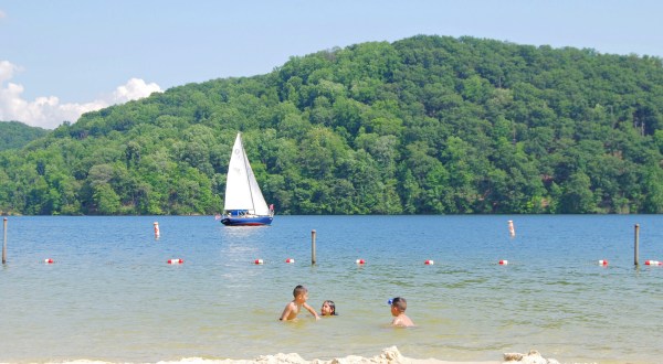 The Underrated Virginia Lake That’s Perfect For A Summer Day