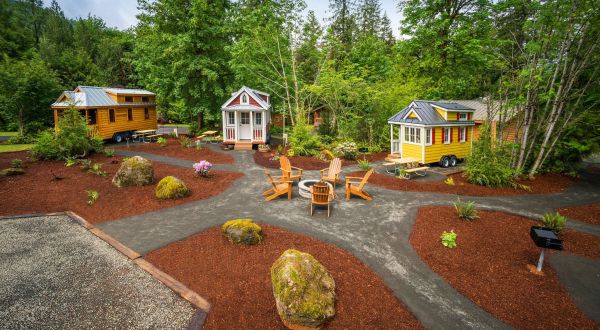 There’s A Tiny Village Hiding In The Middle Of An Oregon Forest Most People Don’t Know About