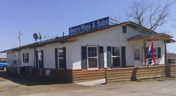 The Little Hole-In-The-Wall Restaurant That Serves The Best Pizza In Arkansas