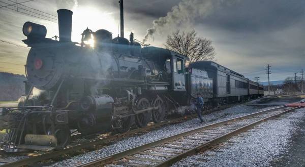 You’ll Absolutely Love A Ride On This Majestic Mountain Train Near Pittsburgh This Summer