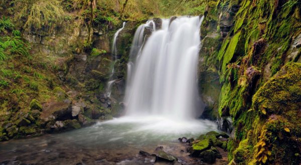 There’s A Lovely Waterfall Park Hiding In Oregon And You’ll Want To Visit