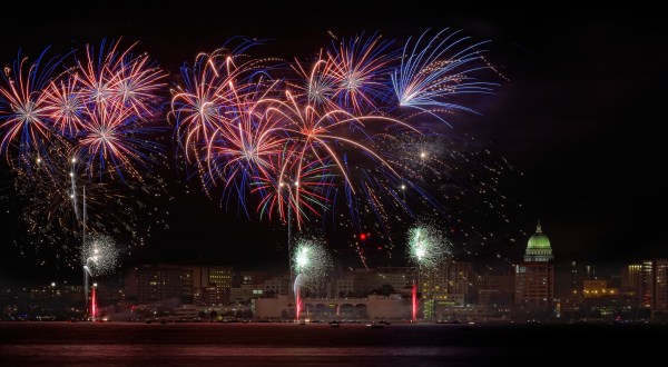 You Won’t Want To Miss These Incredible Fireworks Shows In Wisconsin This Year