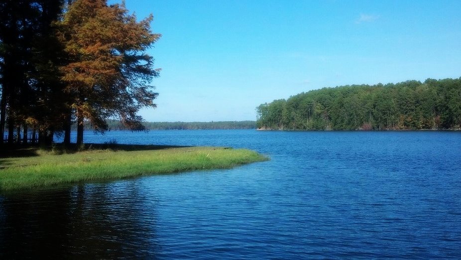 The Underrated Louisiana Lake That's Perfect For A Summer Day