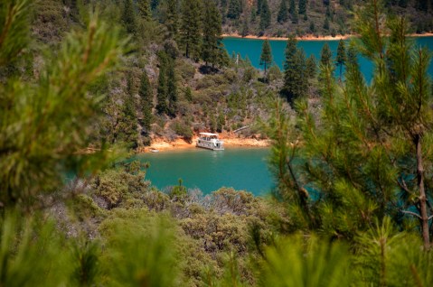 This Northern California Lake Is An Outdoor Lover's Paradise