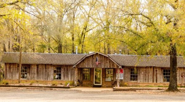 11 Fish Houses In Mississippi That Belong On Your Food Bucket List
