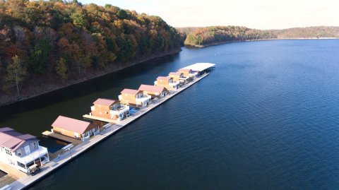 Experience The Ultimate Lake Life In These Floating Houses In Kentucky