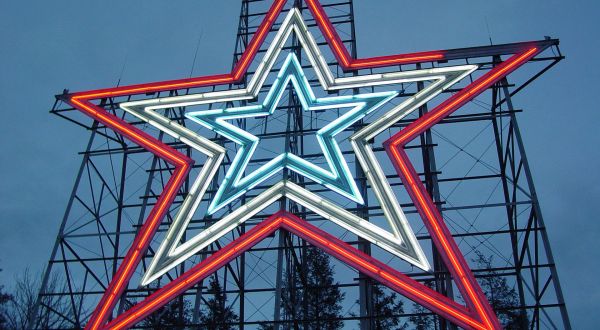 The World’s Largest Light-Up Star Is Right Here In Virginia And You’ll Want To Visit