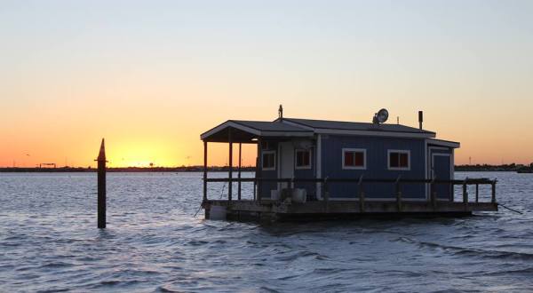 These Floating Cabins In Texas Are The Ultimate Place To Stay Overnight This Summer