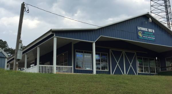 The Most Delicious Seafood Comes Out Of This Unassuming Alabama Barn