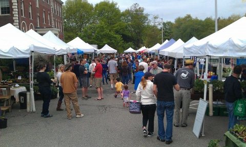Everyone In New Hampshire Must Visit This Epic Farmers Market At Least Once