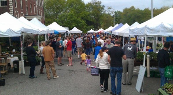 Everyone In New Hampshire Must Visit This Epic Farmers Market At Least Once