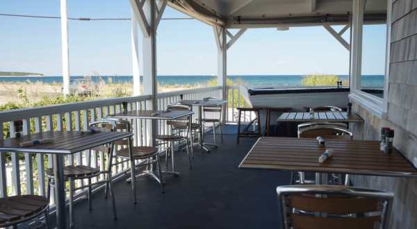 7 Amazing Restaurants Along The Rhode Island Coast You Must Try Before You Die