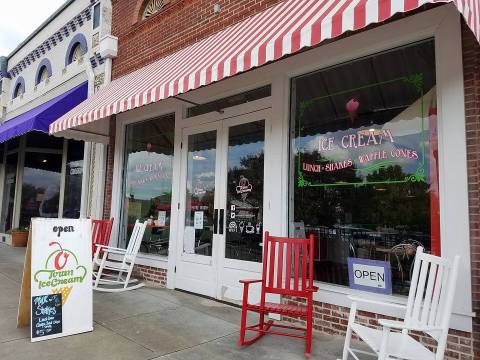 You'll Want To Try All The Unique Flavors Served At This Charming Alabama Ice Cream Shop