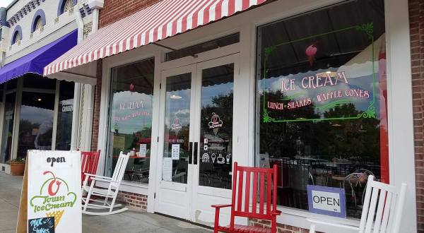You’ll Want To Try All The Unique Flavors Served At This Charming Alabama Ice Cream Shop