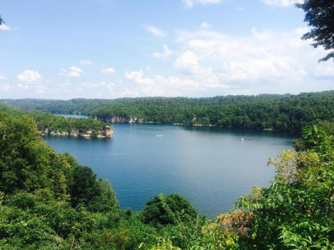 The Underrated West Virginia Lake That's Perfect For A Summer Day