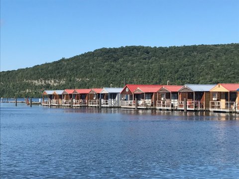 These Floating Cabins Near Nashville Are The Ultimate Place To Stay Overnight This Summer