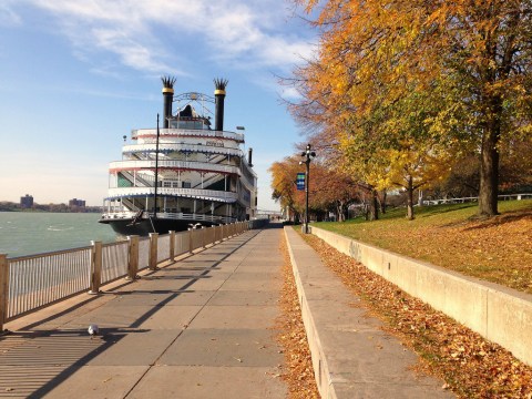 This One Easy Hike In Detroit Will Lead You Somplace Unforgettable