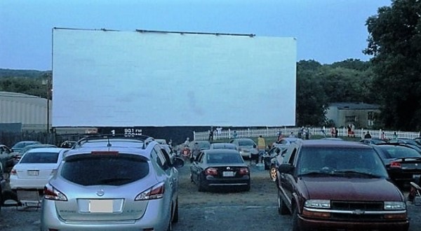 Make The Most Out Of Summer With A Visit To This Classic Outdoor Drive In Theater In Rhode Island