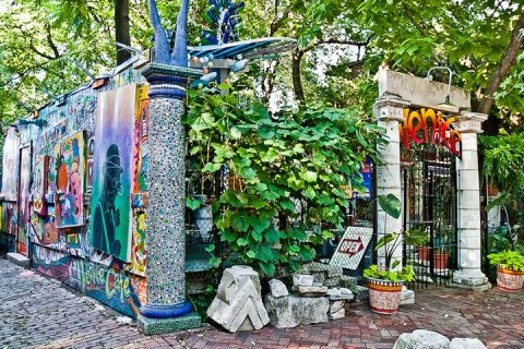 Take A Trip Down The Rabbit Hole At This Unique Bar In Missouri