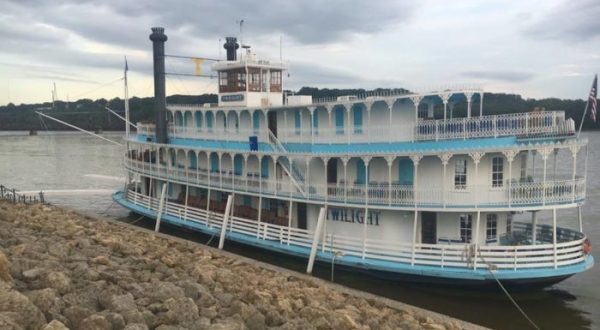 The Riverboat Cruise In Iowa You Never Knew Existed