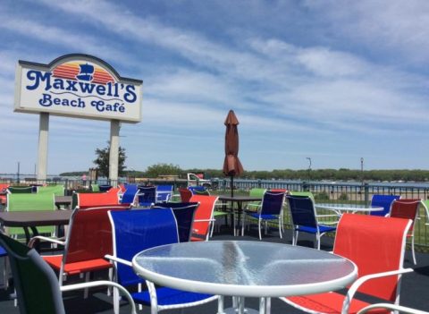 This Secluded Beachfront Restaurant In Iowa Is One Of The Most Magical Places You'll Ever Eat