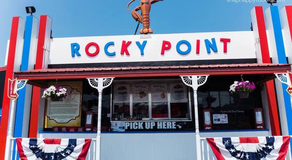 Dine In Nostalgia At This Clam Shack In Rhode Island That Will Take You Back In Time
