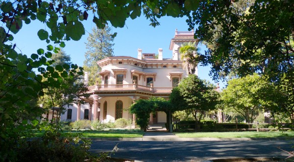Not Many People Realize This Incredible Mansion Is Hiding In Northern California