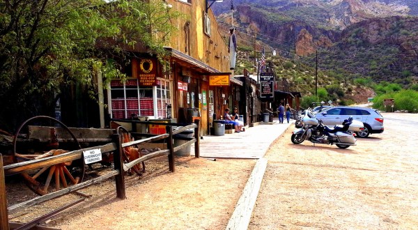 This Absurdly Awesome Ghost Town Attraction In Arizona Is Perfect For A Day Trip