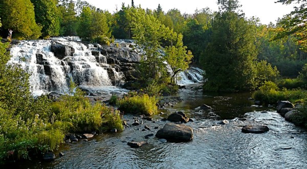 9 Waterfall Hikes In Michigan That Will Overwhelm You With Natural Beauty
