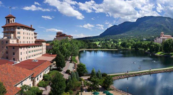 Not Many People Realize That One Of The Best Lake Hotels In The Country Is Hiding Out In Colorado