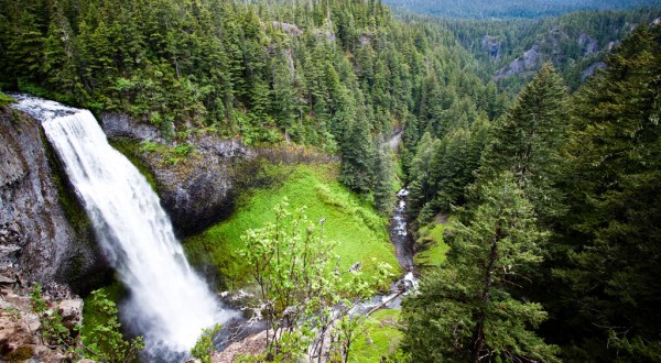 This Enormous Waterfall Is One Of The Most Beautiful Hidden Gems In All Of Oregon