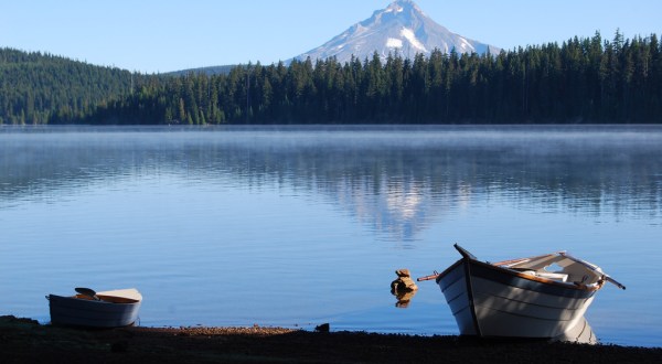 The Underrated Oregon Lake That’s Perfect For A Summer Day