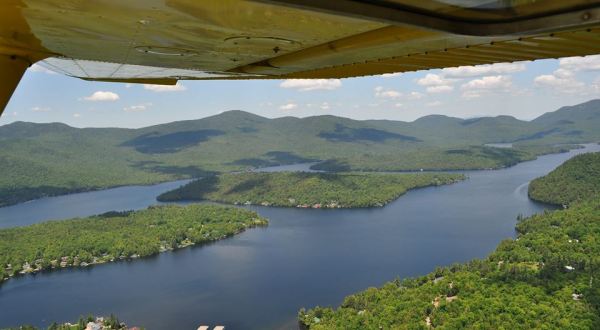 The Scenic Flight Over New York’s Mountains That Everyone Should Take Before They Die