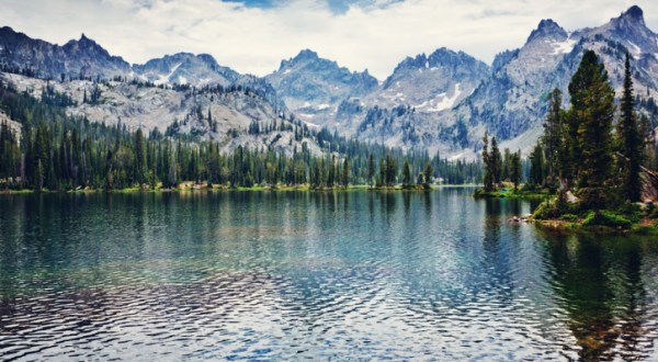 10 Gorgeous Lakes In Idaho That You Must Check Out This Summer