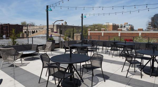 8 Illinois Restaurants With The Most Amazing Outdoor Patios You’ll Love To Lounge On