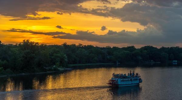 The Riverboat Cruise In Illinois You Never Knew Existed
