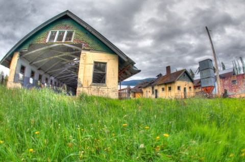 11 Staggering Photos Of An Abandoned Mental Institution Hiding In Washington