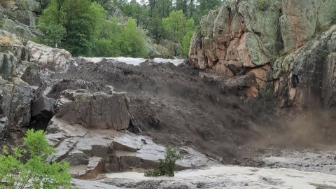 Tragedy In Arizona: 9 Dead, 1 Missing After Flash Floods Tear Through Popular Swimming Hole