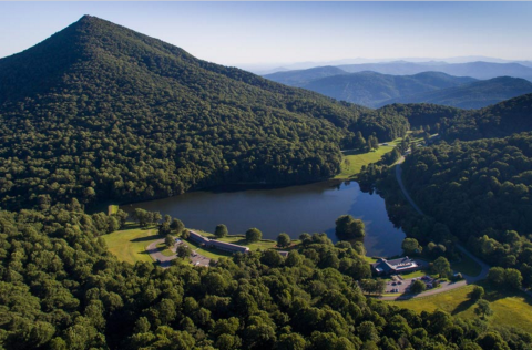 The Mountain Lake Getaway That's Everything You Need For This Summer In Virginia