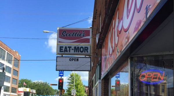 Everyone Goes Nuts For The Hamburgers At This Nostalgic Eatery In Wisconsin