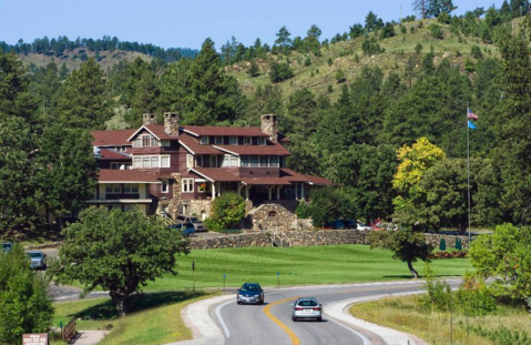 The South Dakota Lodge Surrounded By Nature You Must Visit This Summer